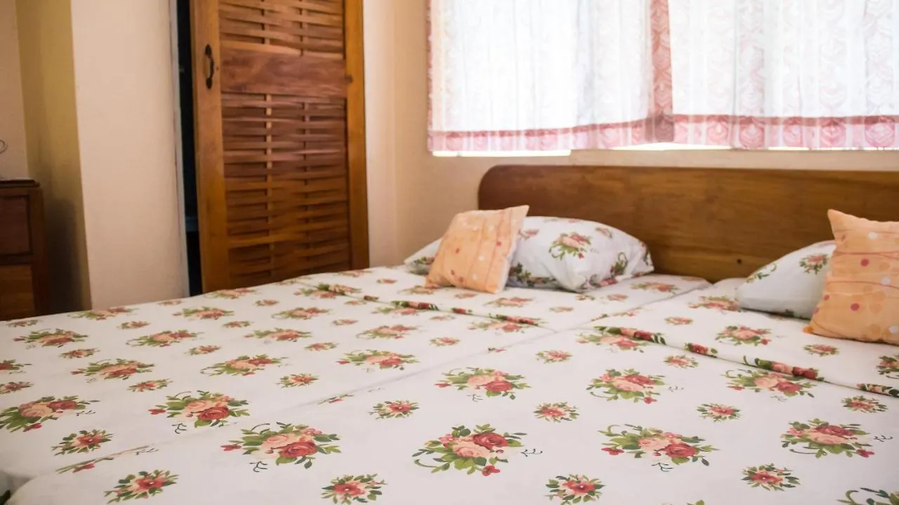 House Of Erabo Hotel Runaway Bay Guest house